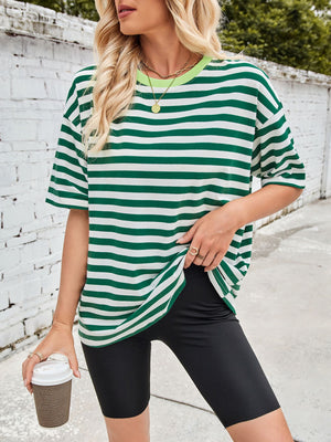 Relaxed fit striped t-shirt with contrast trim and crew neck.