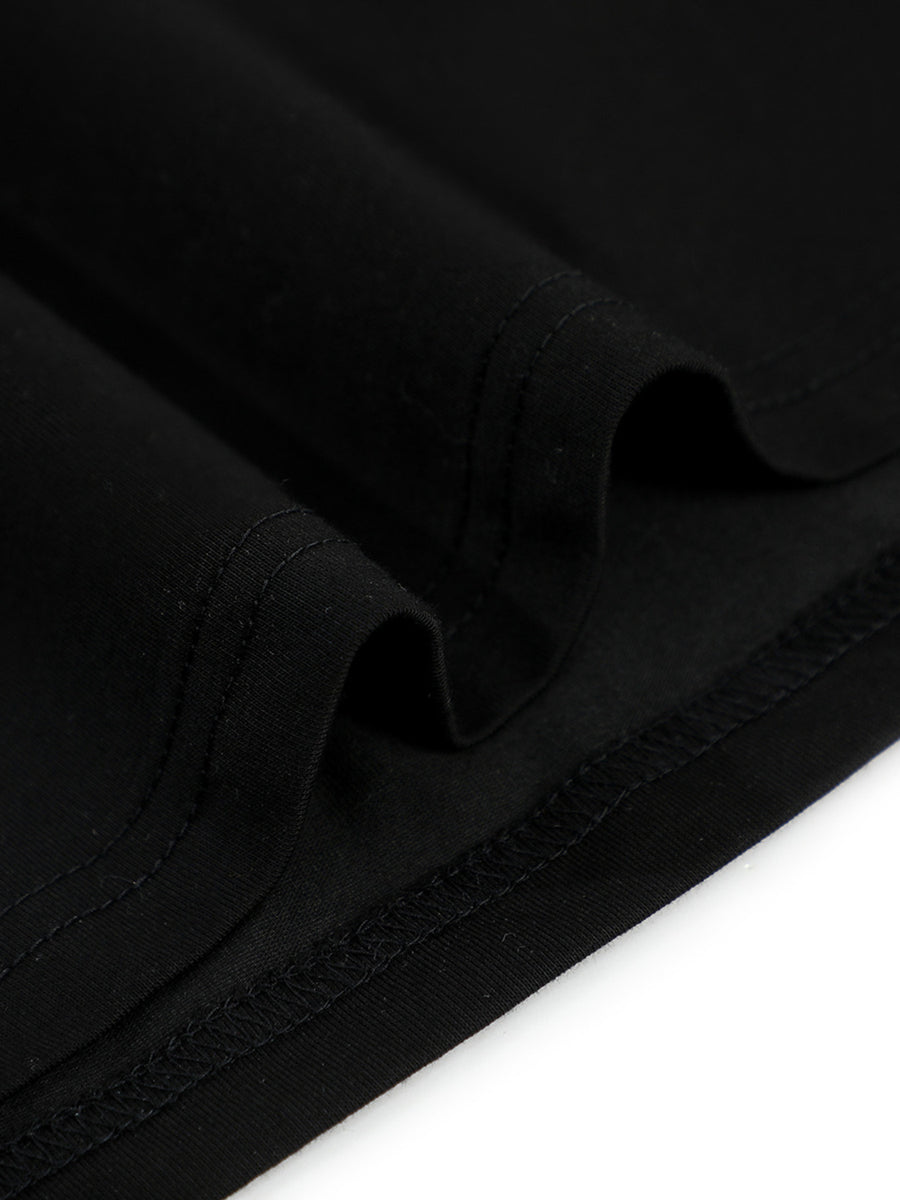Black regular t-shirt with round neck