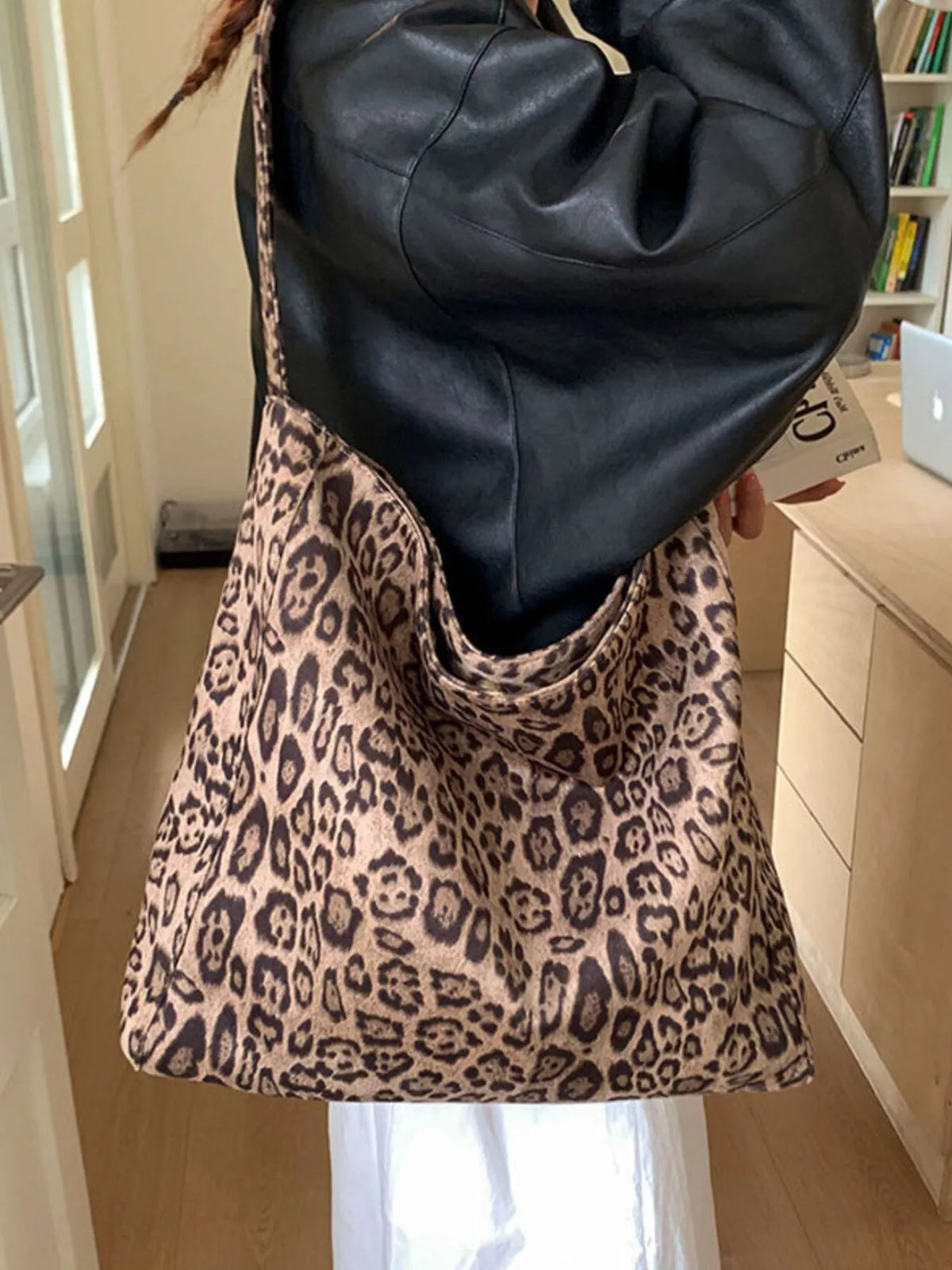Stylish leopard print tote bag in khaki with a slouchy silhouette.