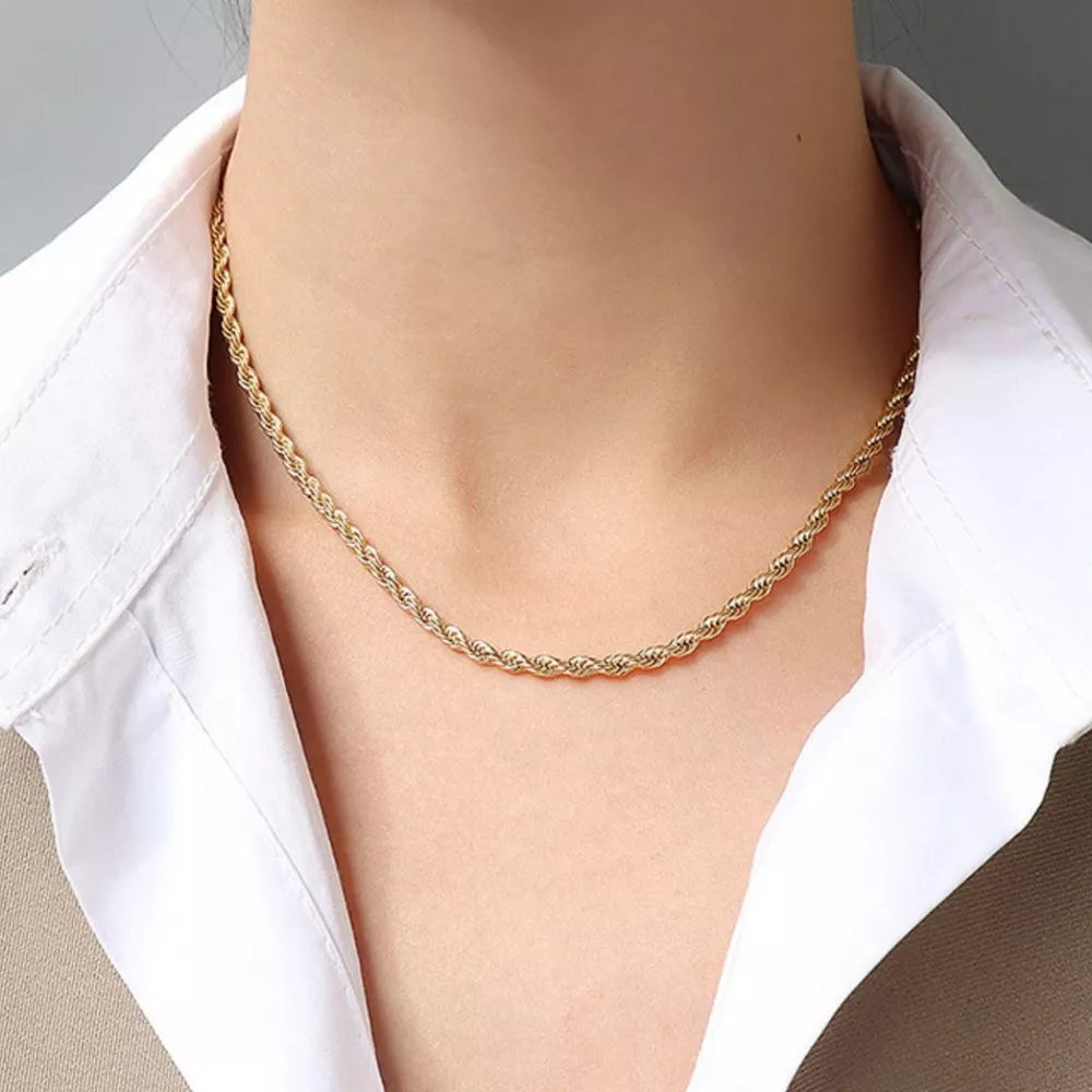 gold necklace with rope chain and N/A