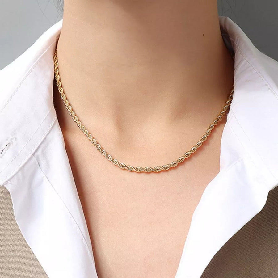 gold necklace with rope chain and N/A