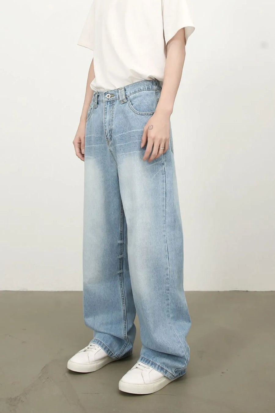 Baggy denim palazzo jeans in medium washed effect with a relaxed fit and cat's whisker details.