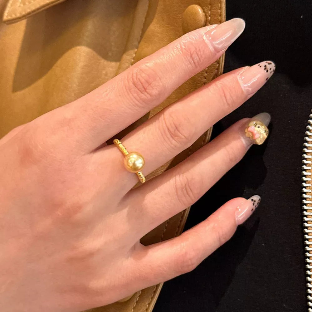 ring in gold featuring 1-piece and jewelry fit