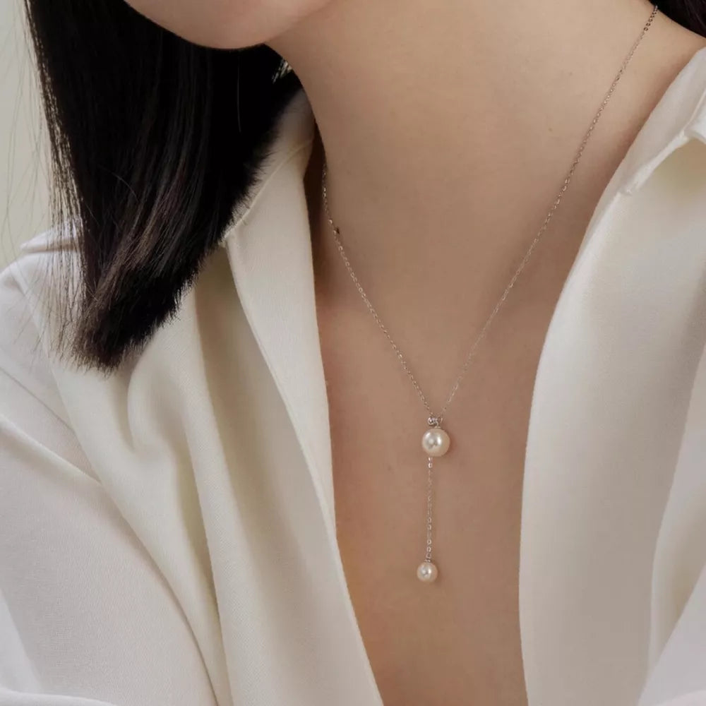 necklace in silver featuring pendant and Y-shape fit