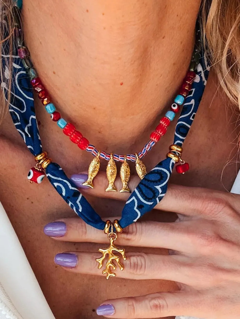 necklace in navy blue featuring 2-piece set and layered fit