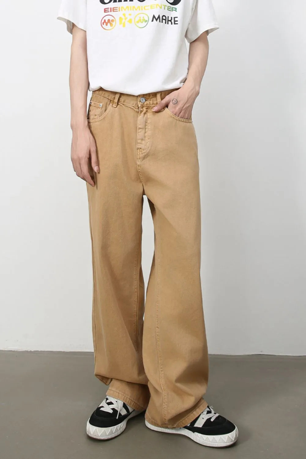 Wide-leg sandstone denim trousers with a relaxed fit and casual styling.