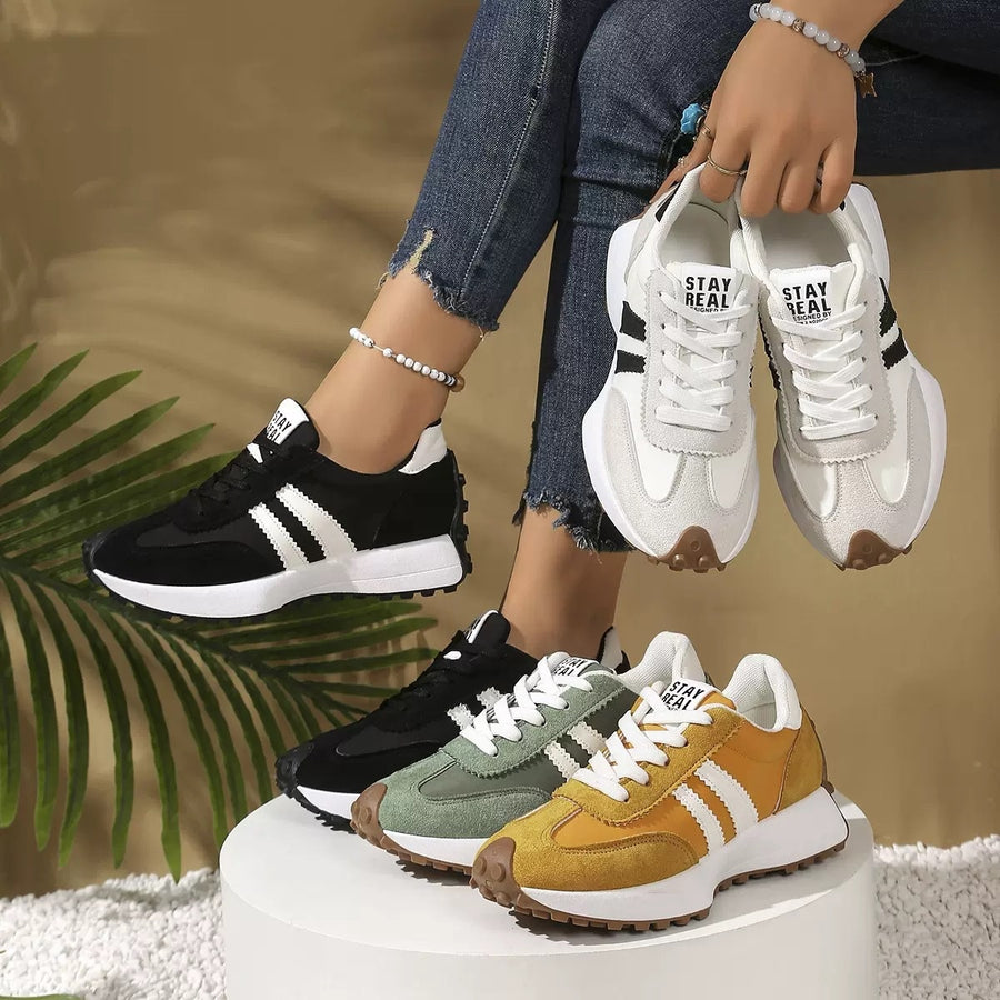 sneakers in black featuring round toe and regular fit