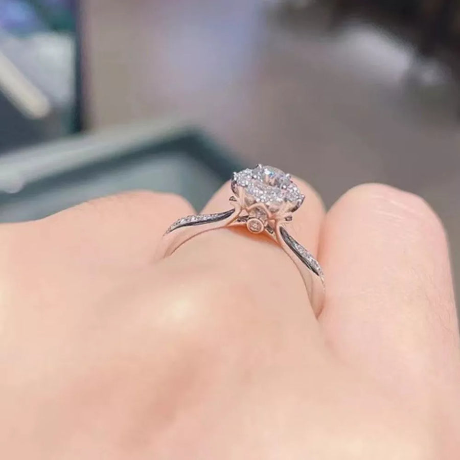 1 Carat Moissanite 925 Sterling Silver Ring in silver with moissanite stones