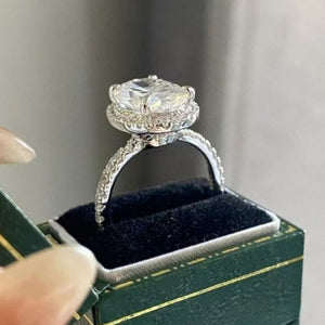 silver ring with null and null