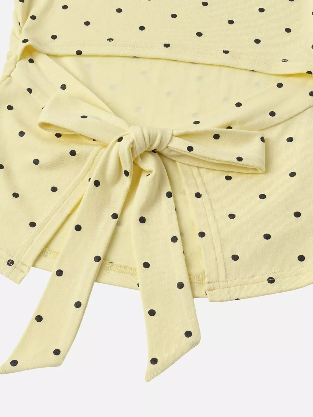 t-shirt in Yellow with tied and cropped