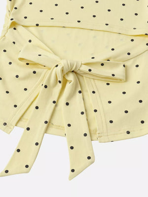 t-shirt in Yellow with tied and cropped