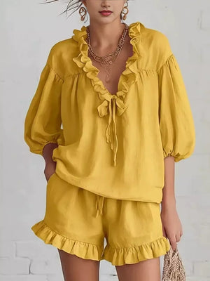 two-piece set in Gold with pocketed and mini
