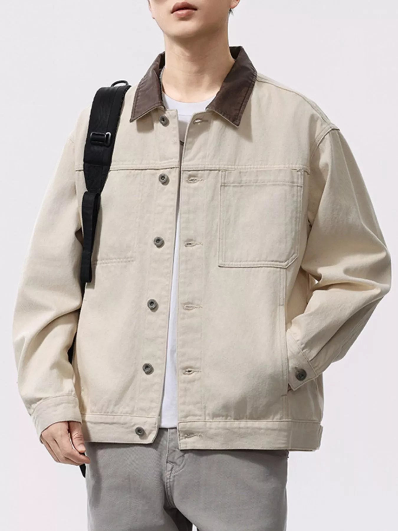 Casual two-tone collar jacket in Khaki cotton with button front and chest pockets.