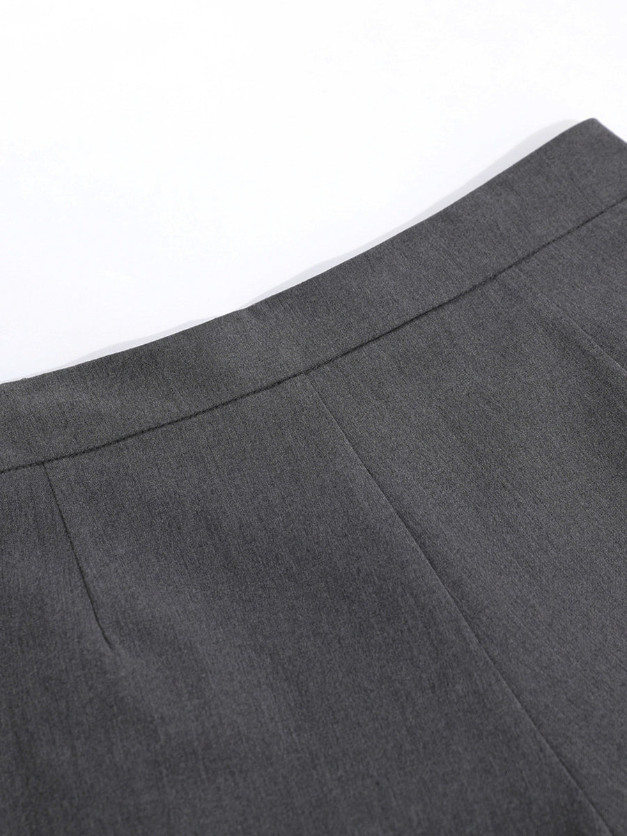 capris in Black with high-waisted and capri