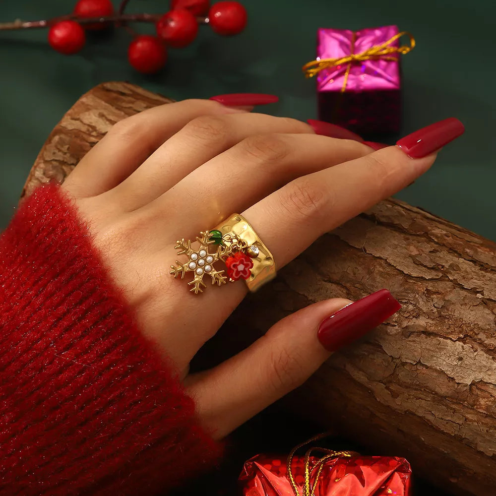 Synthetic Pearl, 18K Gold-Plated, Resin, Titanium Steel, Rhinestone Care instruc ring in green with regular silhouette