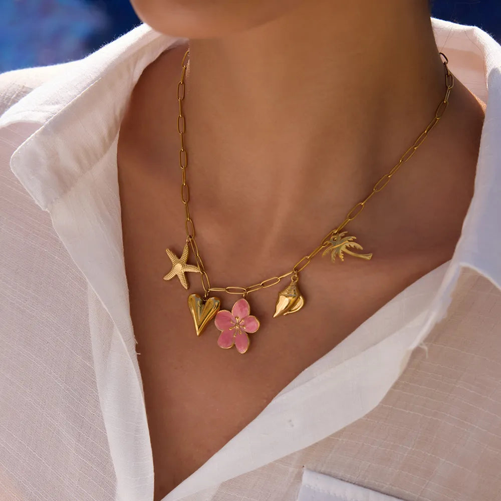 necklace in gold featuring gold-toned chain and not applicable fit