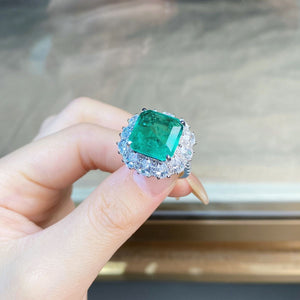 ring in emerald green