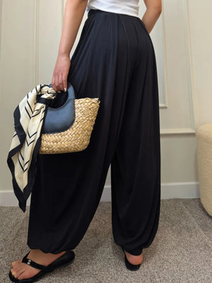 wide-leg pants in Blue with pleated front and full-length