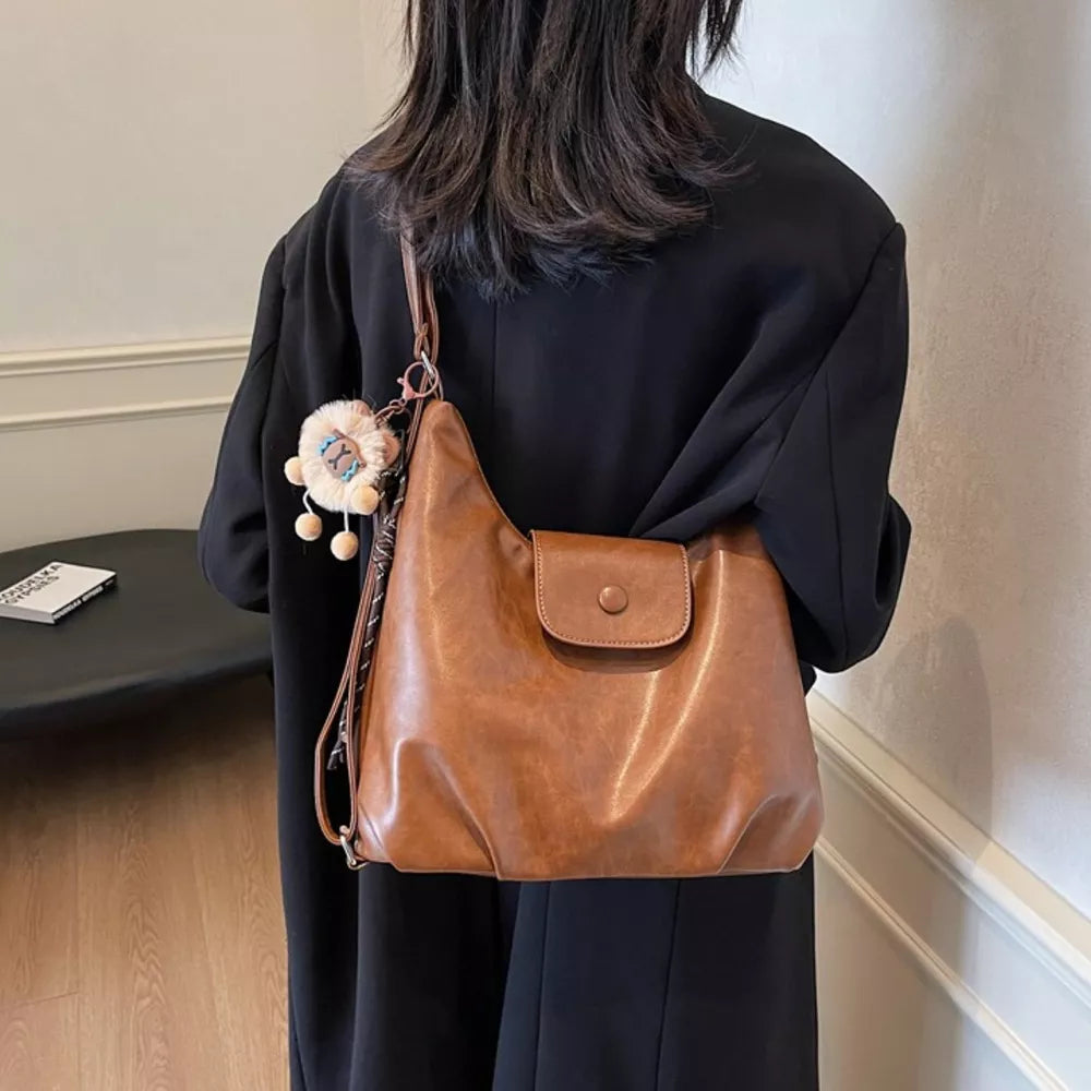 Pu Leather Medium Shoulder Bag in Brown