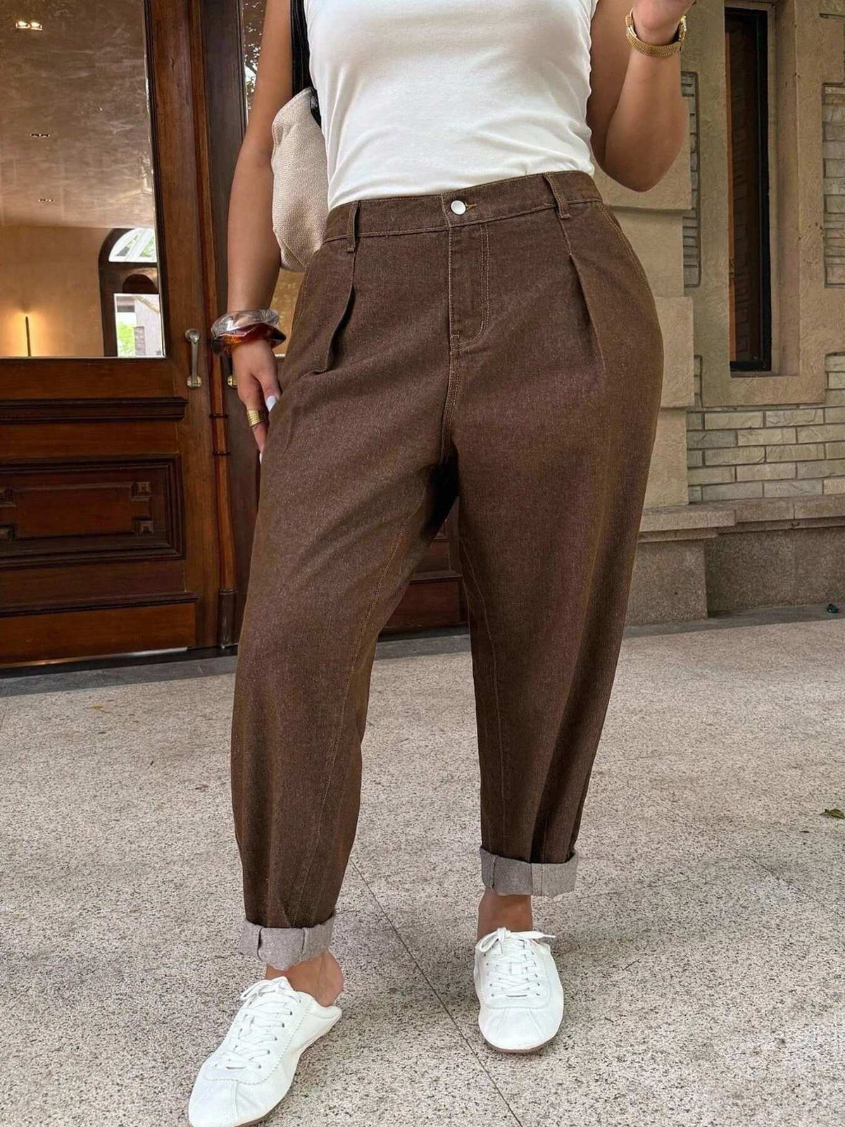 jeans in brown featuring buttoned and loose fit