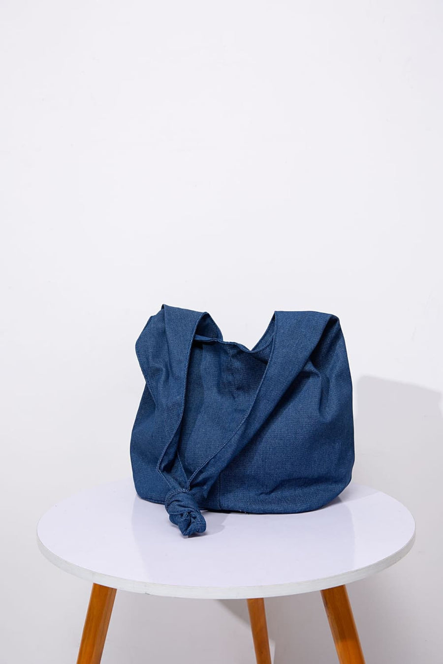 Blue denim shoulder bag with knotted detail and wide straps