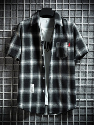Classic plaid short-sleeve men's shirt in black, cotton, with chest pocket.