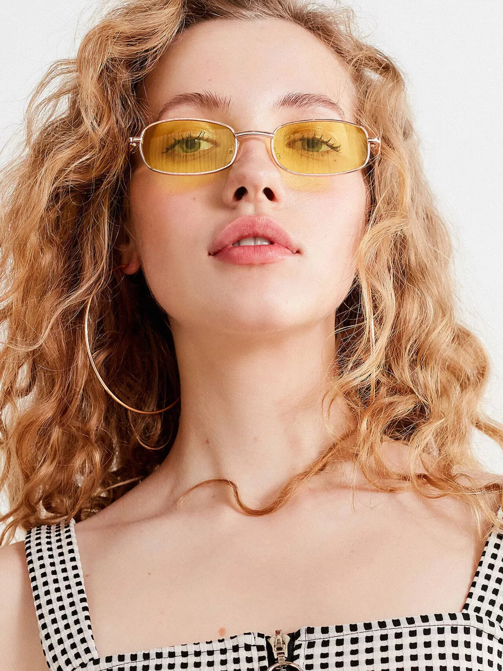 metal Frame material: Metal Lens material: Polycarbonate Temple material: Metal sunglasses in dark gray with rectangular