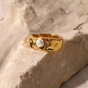 classic ring in white with none