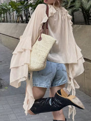 romantic blouse in Eggshell with round neck