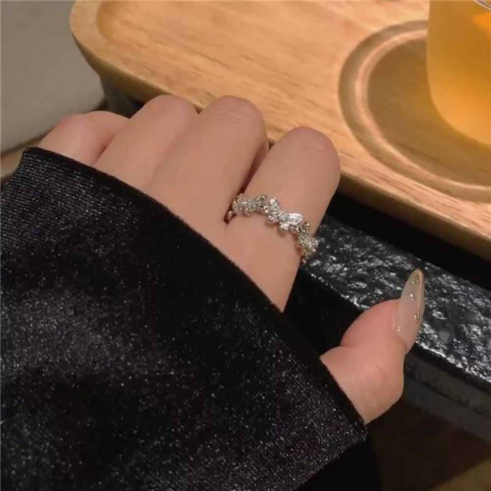 ring in silver featuring open design and open ring fit