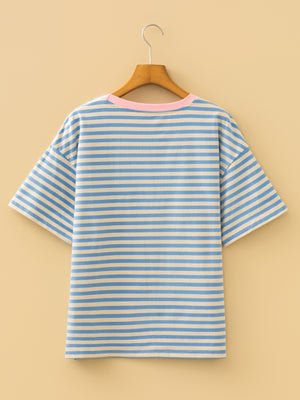 Striped cotton t-shirt with pink neckline and short sleeves.