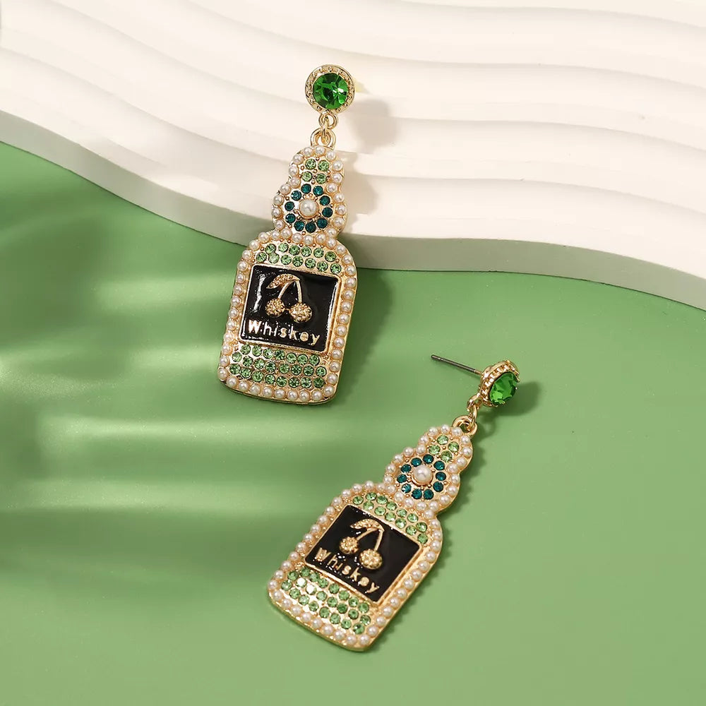 earrings in gold featuring dangle and straight fit