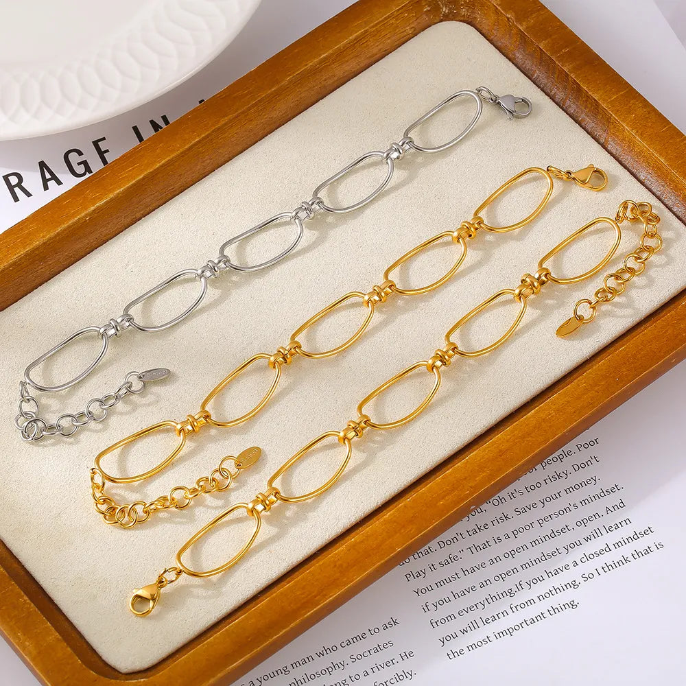 Elongated oval link bracelet in gold and silver, 18K gold-plated.