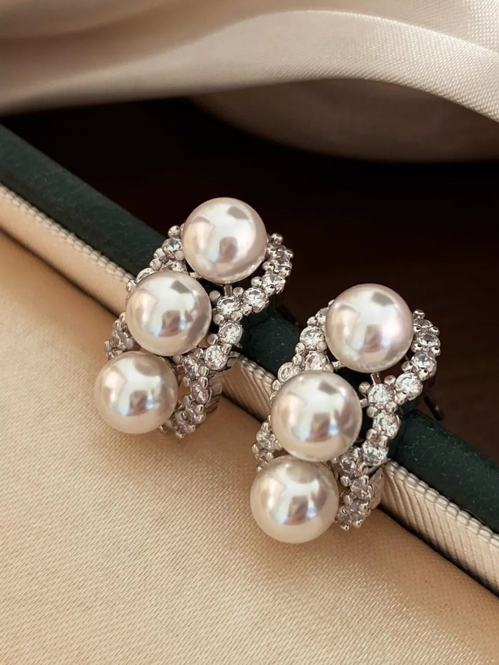 Synthetic Pearl,925 silver needle,Zircon Care instructions: Avoid wearing during earrings in silver with linear silhouette