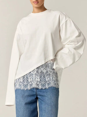 t-shirt in ivory featuring lace detail and relaxed fit