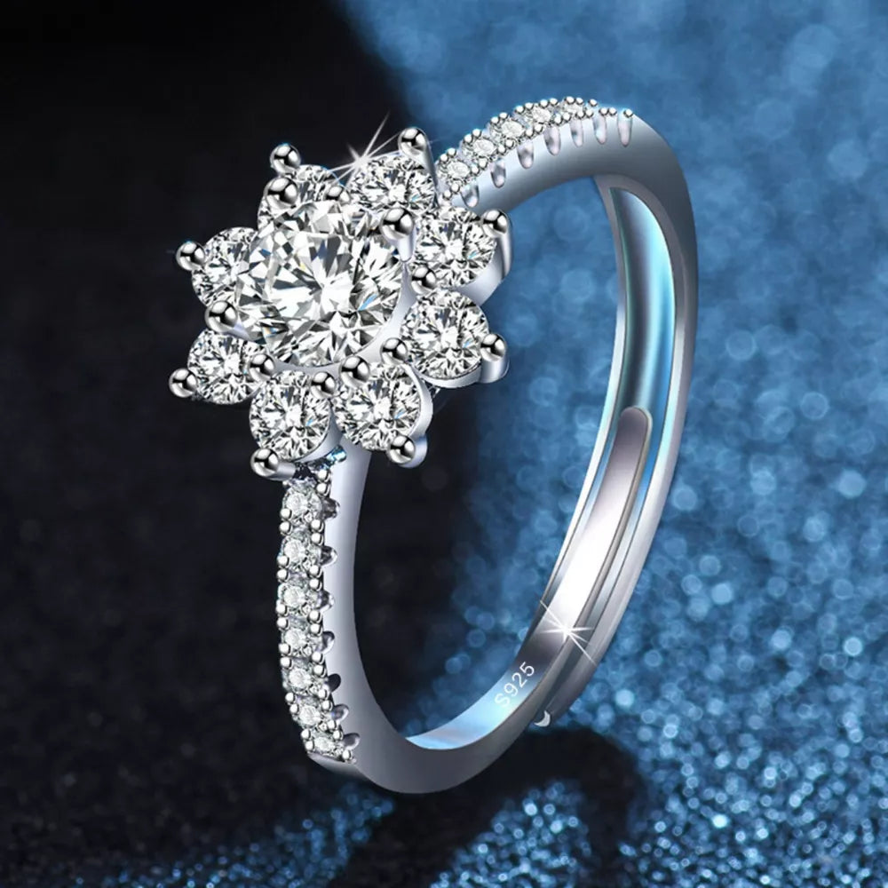 ring in silver featuring adjustable and slim fit