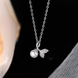 necklace in ivory with figurative and pendant