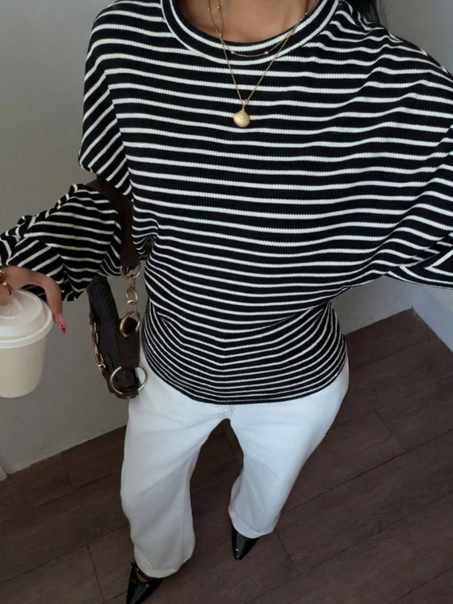 Blue t-shirt with hip-length and pullover