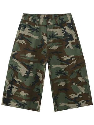 Wide-leg camo cargo Bermuda shorts in green camouflage with multiple pockets.