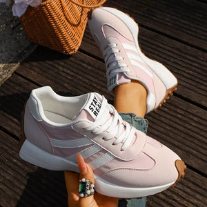 sneakers in black with round toe and full-length