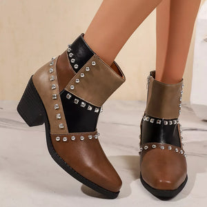 Black boots with ankle-length and side-zip