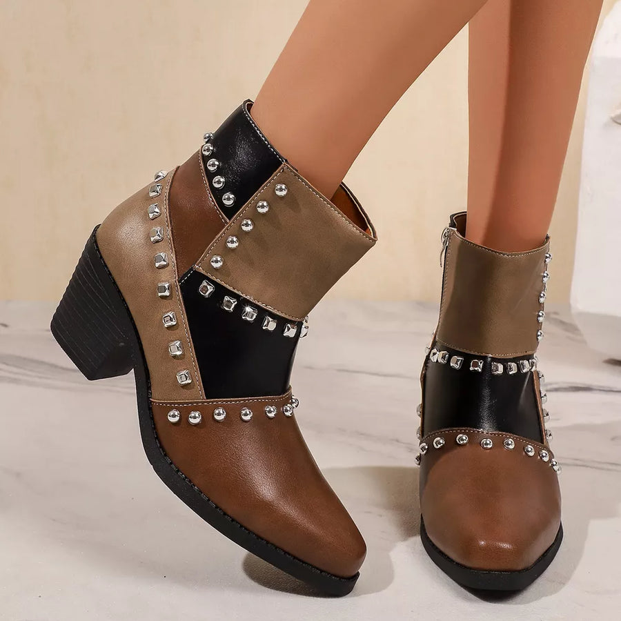 Black boots with ankle-length and side-zip