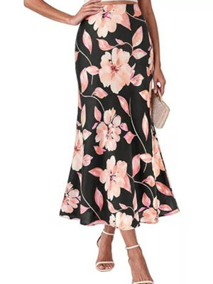 midi skirt in White with floral and high-waisted