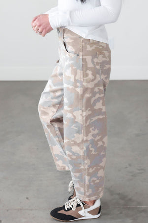 jeans featuring camo in Dust Storm with 98% cotton, 2% elastane Care instructions: Machine wash cold texture