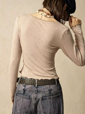 romantic t-shirt in black with v-neck