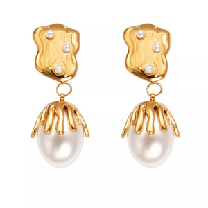earrings in gold