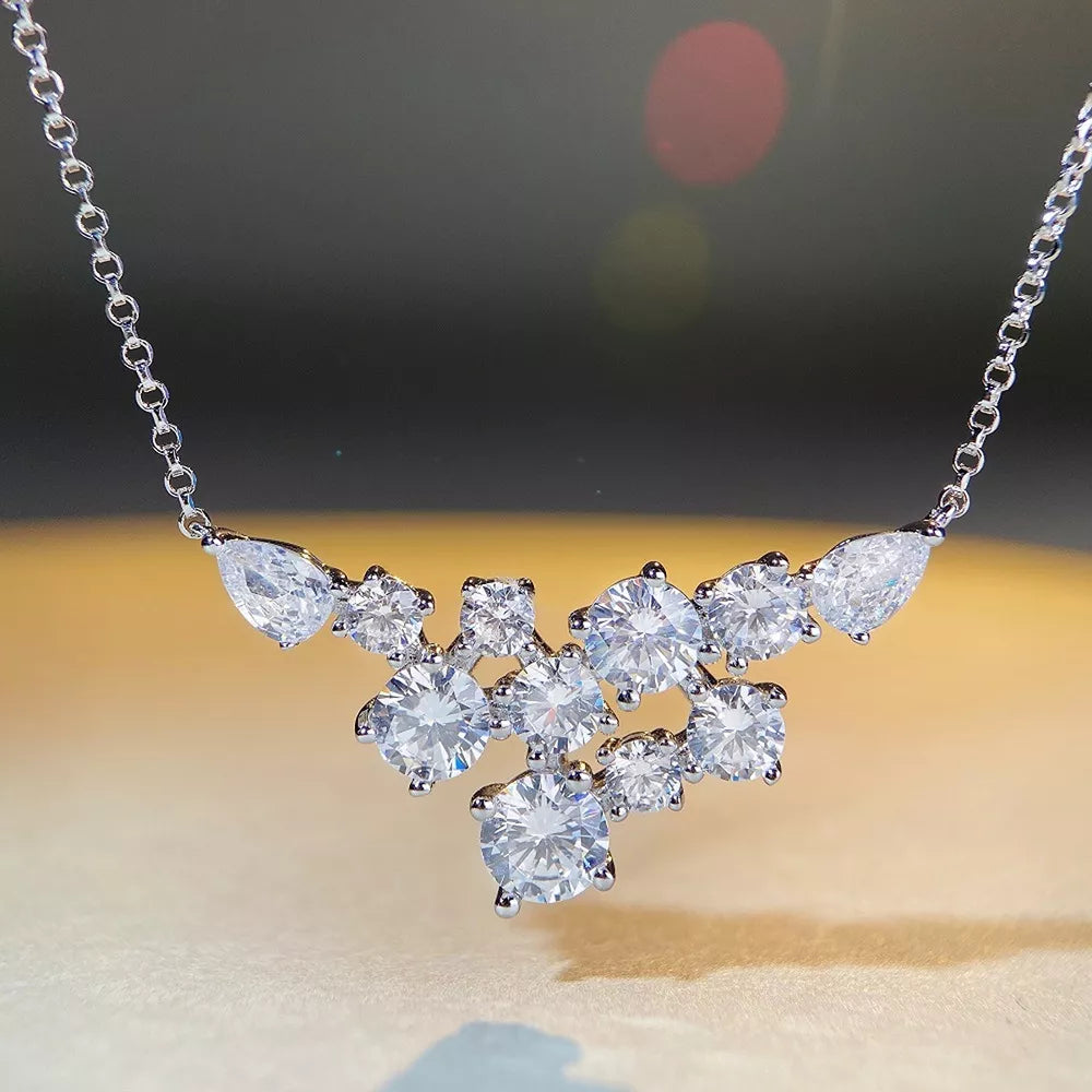necklace in silver featuring pendant and n/a fit