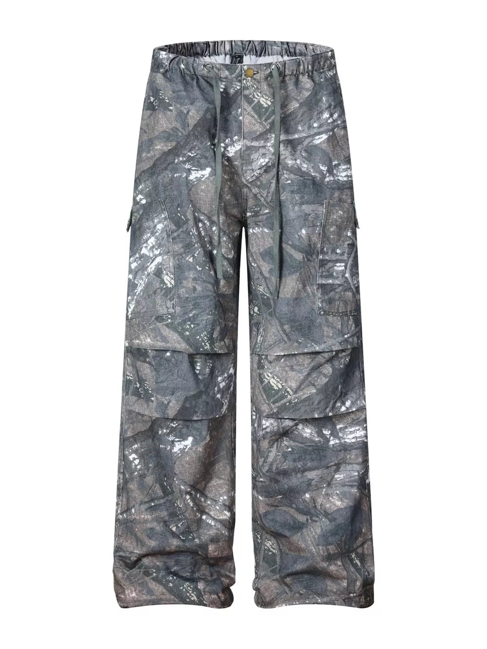 Men's camouflage cargo sweatpants with drawstring waist and multiple pockets.