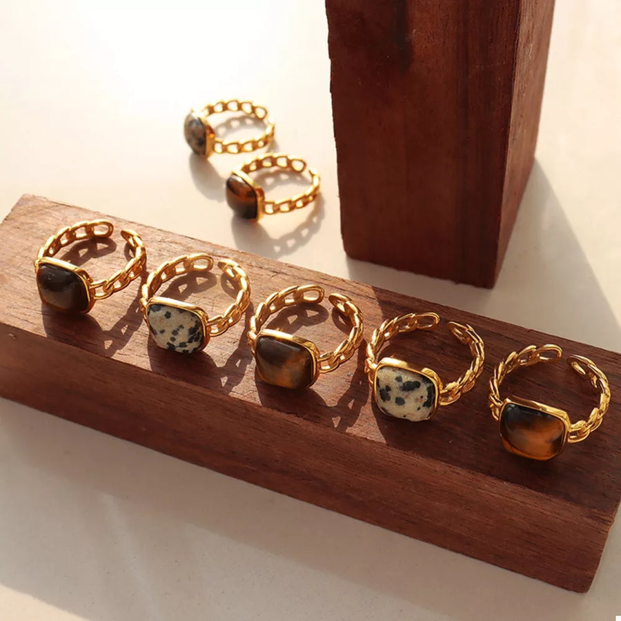 modern ring in gold with n/a