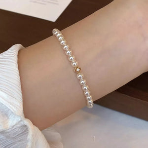 Floral Pearl Beaded 18k Gold-plated Bracelet in White with pearl beads